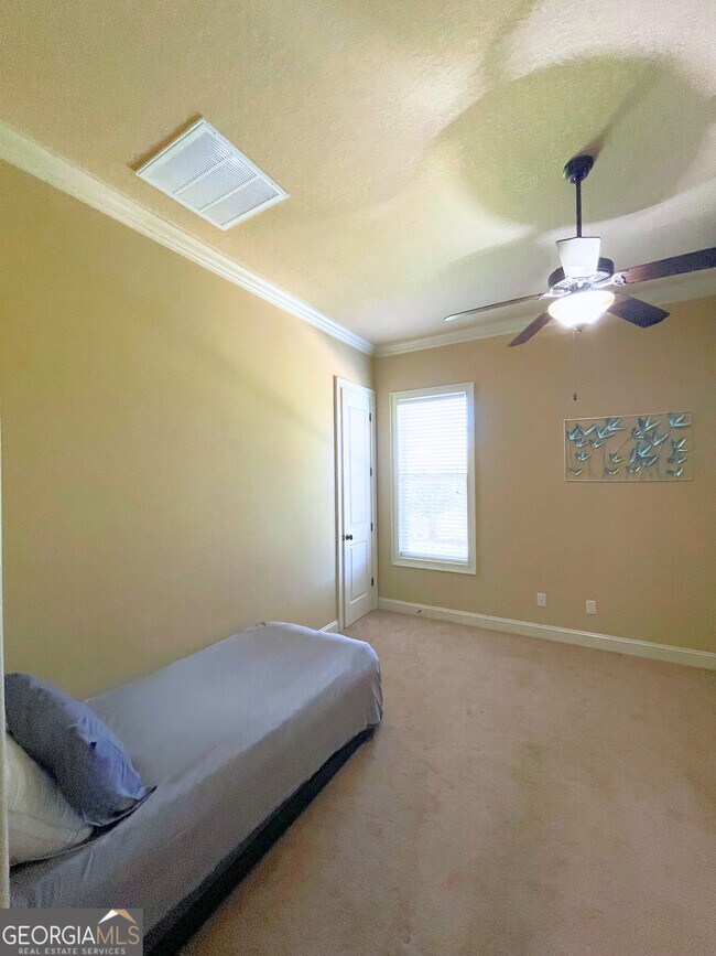 Building Photo - 208 Serpentine Dr