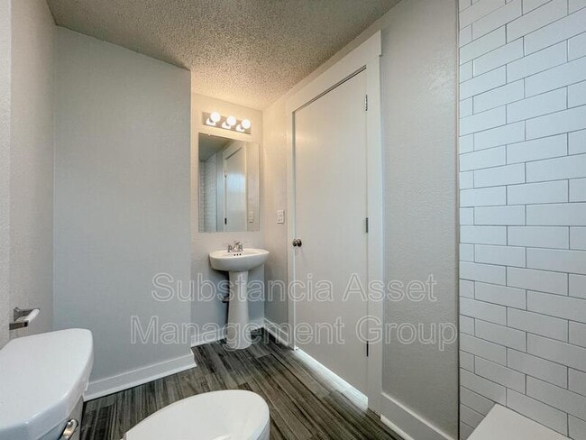 Building Photo - 727 Culbertson Dr