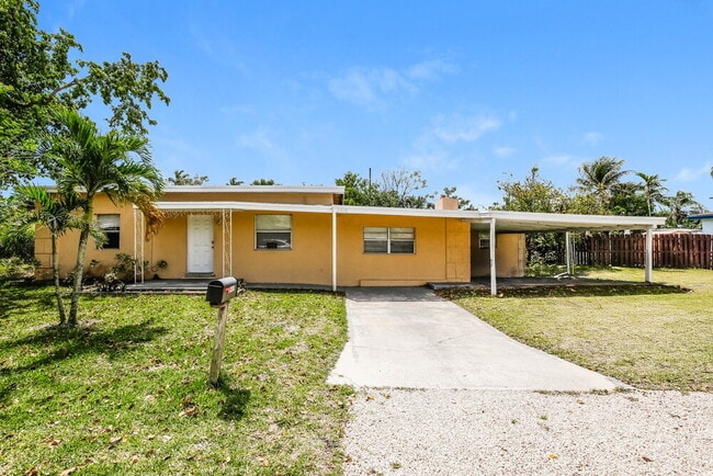 Building Photo - 2418 SW 6th Ct