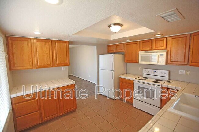 Building Photo - 1547 W Kerry Ln