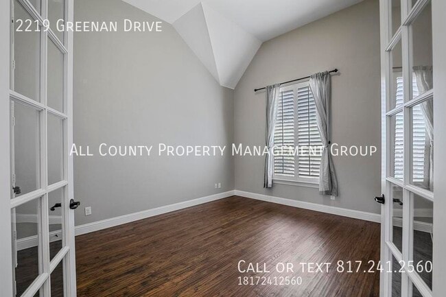 Building Photo - 2219 Greenan Dr