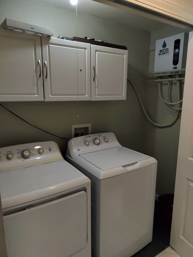 Building Photo - 800 S 3rd W St