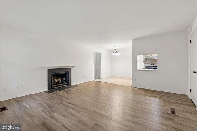 Building Photo - 521 Old Forge Crossing