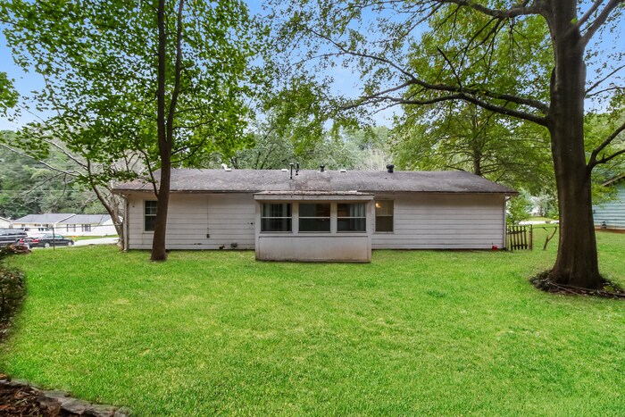Building Photo - 361 Morris Dr SE