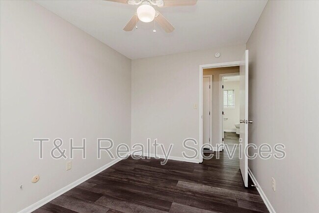 Building Photo - 11313 Wolf Ln