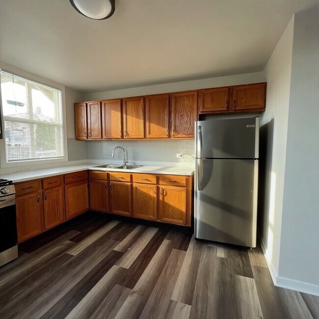 Building Photo - 212 E Calhoun St