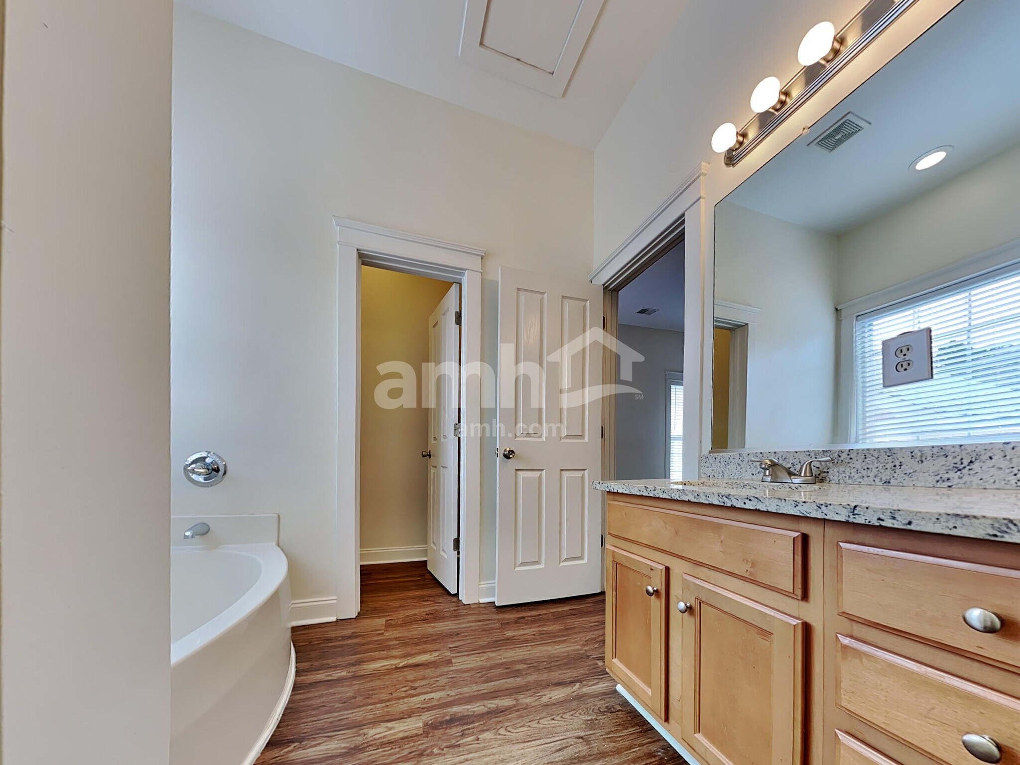 Building Photo - 206 Hydrangea St