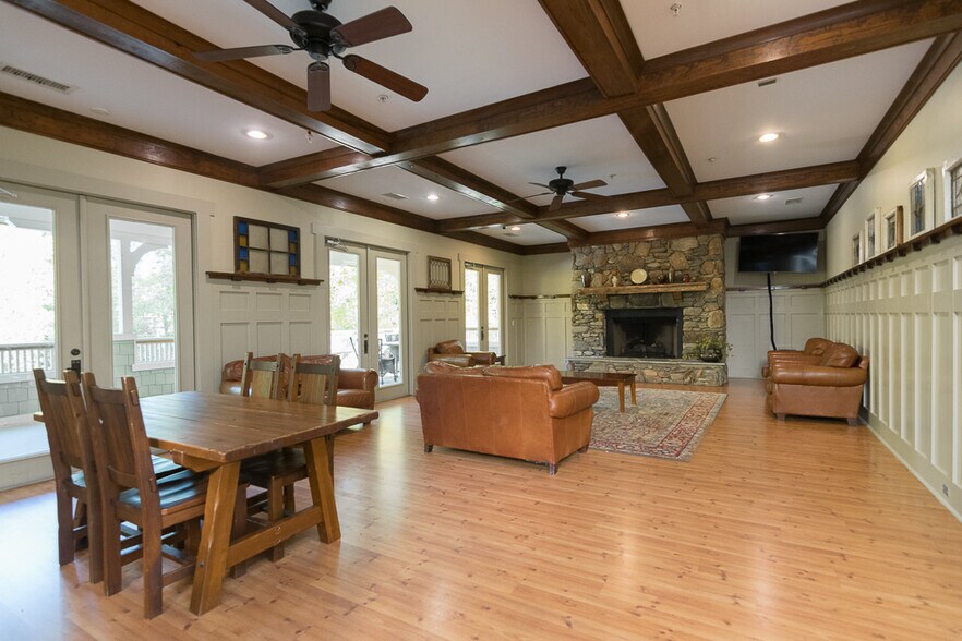 Building Photo - 490 Barnett Shoals Rd