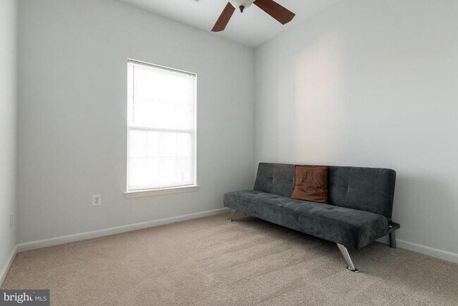 Building Photo - 1752 Theale Way