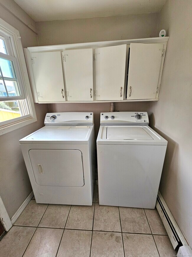 Building Photo - 4 Knoll Ave