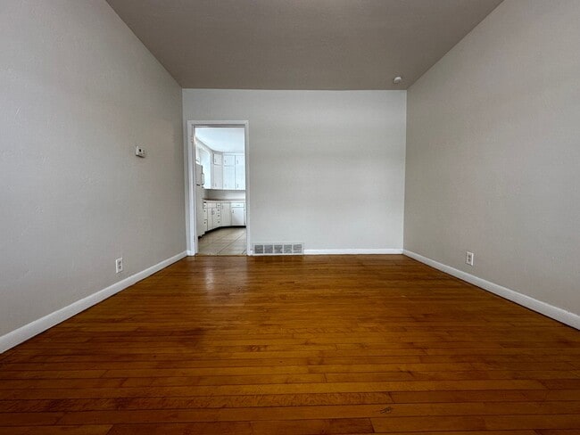 Building Photo - 1017 N Webster Ave