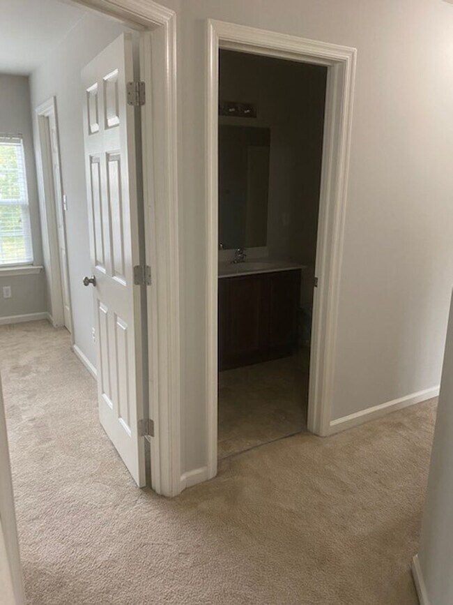 Building Photo - 203 Linfoot Ct