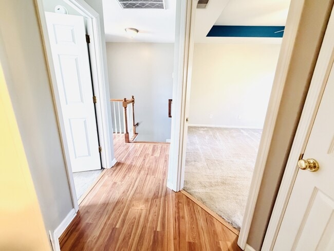 Building Photo - 207 Ivy Park Ln