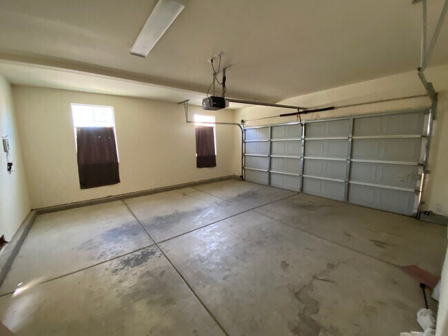 Building Photo - Elegant 2 story home in NW Visalia Coming ...