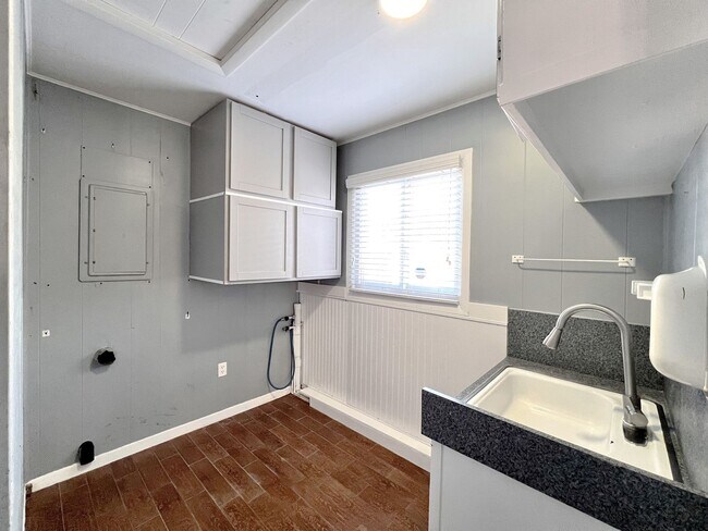 Building Photo - Two-Bedroom Home with Flex Room off Lake D...