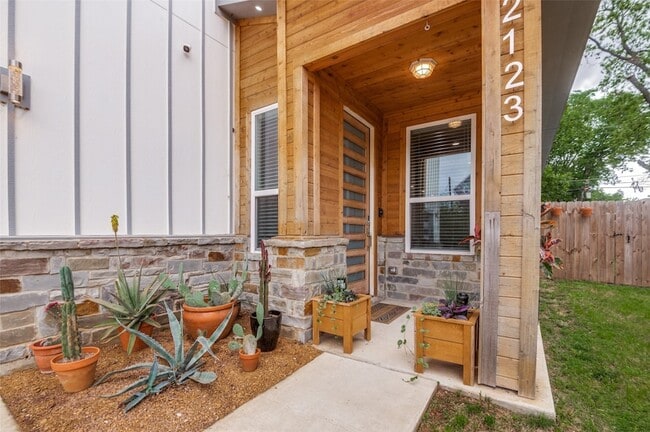 Building Photo - 2123 Ramsey Ave