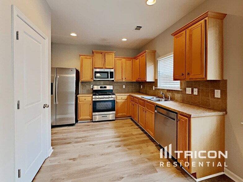 Building Photo - 7894 Bluefin Trail