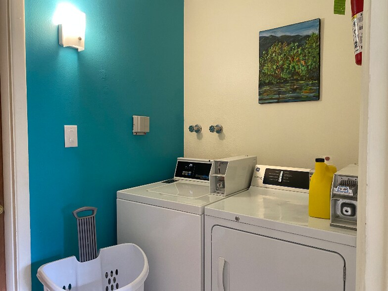 Building Photo - 611 Stover St