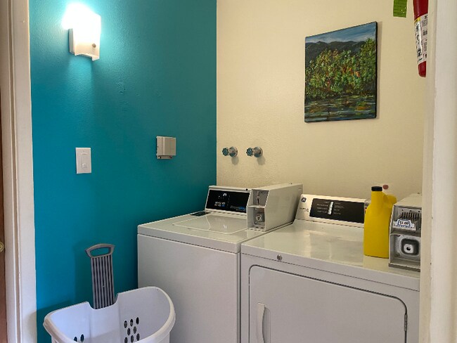 Building Photo - 611 Stover St