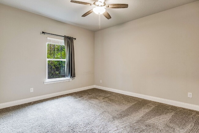 Building Photo - This beautifully maintained 3-bedroom, 2-bathroom residence offers the perfect blend of comfort, ...