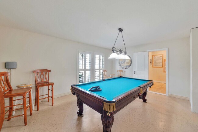 Building Photo - 660 Kara Dr