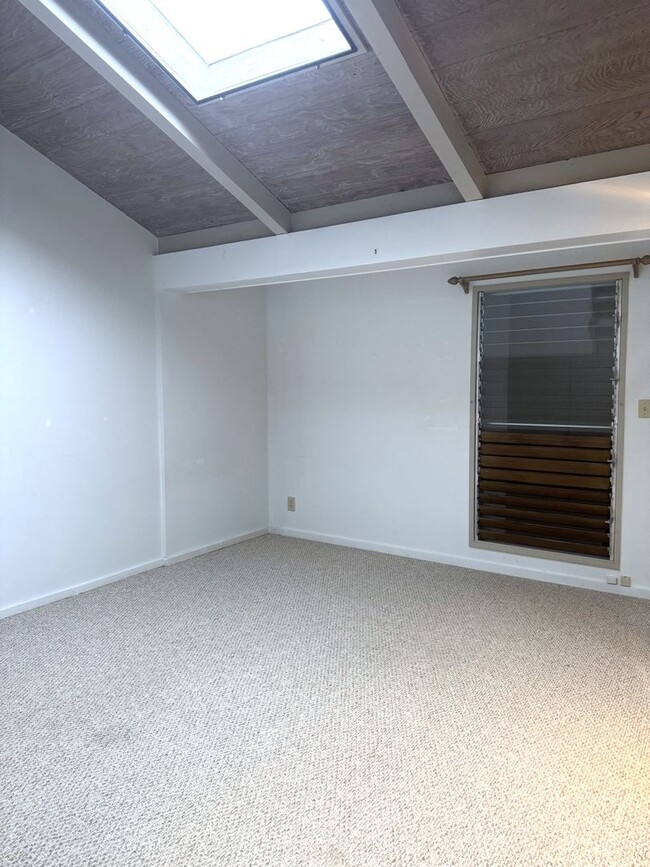 Building Photo - Peaceful Manoa - Well maintained 3 bedroom...