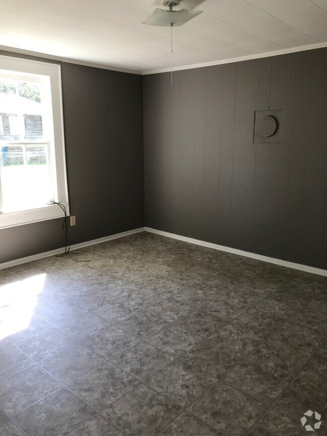 Building Photo - 2 BED, 1 BATH HOME IN TROY, $850 MONTH, $8...