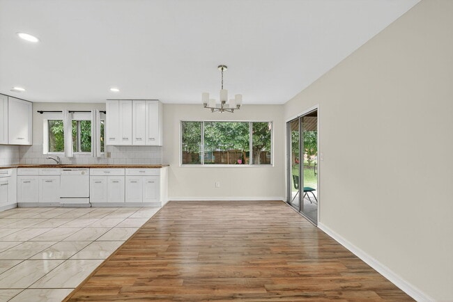 Building Photo - 2252 SE Aneci St