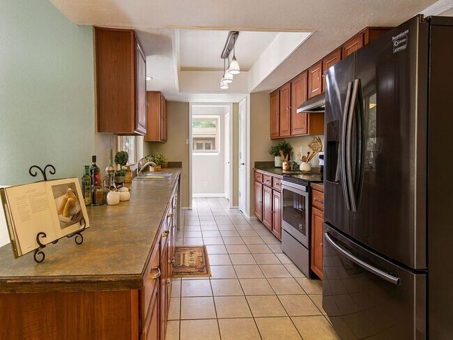 Building Photo - 4BR SFR • Fireplace • 2-Car Garage • Dallas 75249