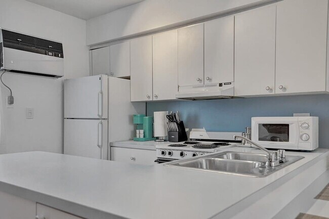 Building Photo - 810 S Surf Rd