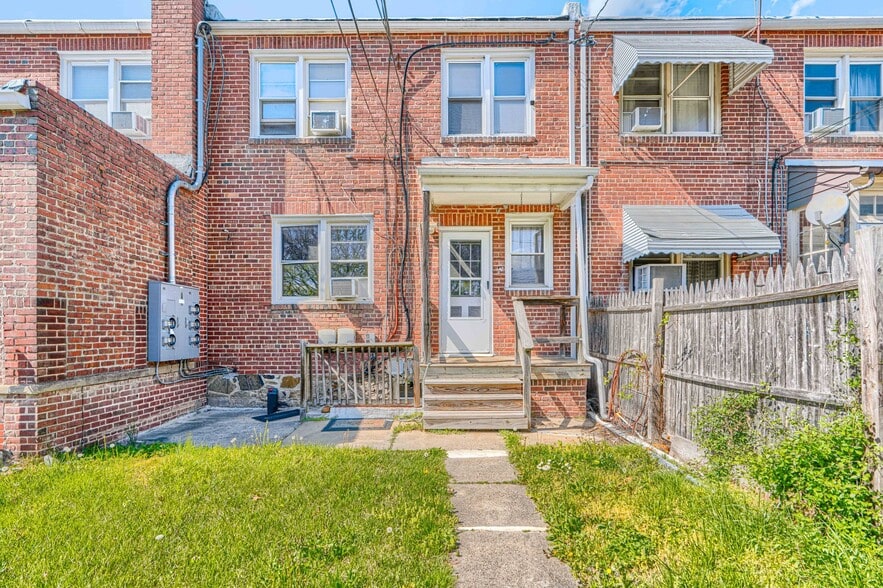 Building Photo - 4041 Wilkens Ave