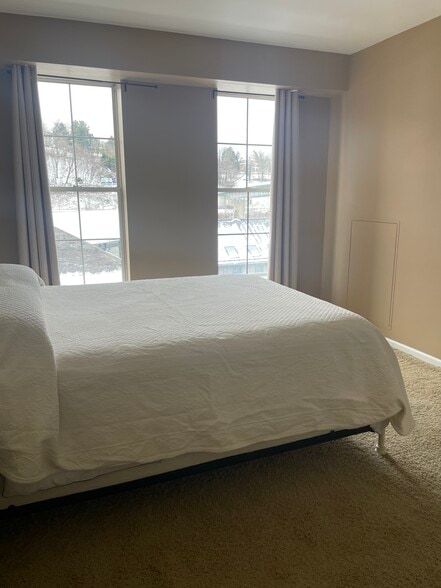 Building Photo - 1117 University Ave