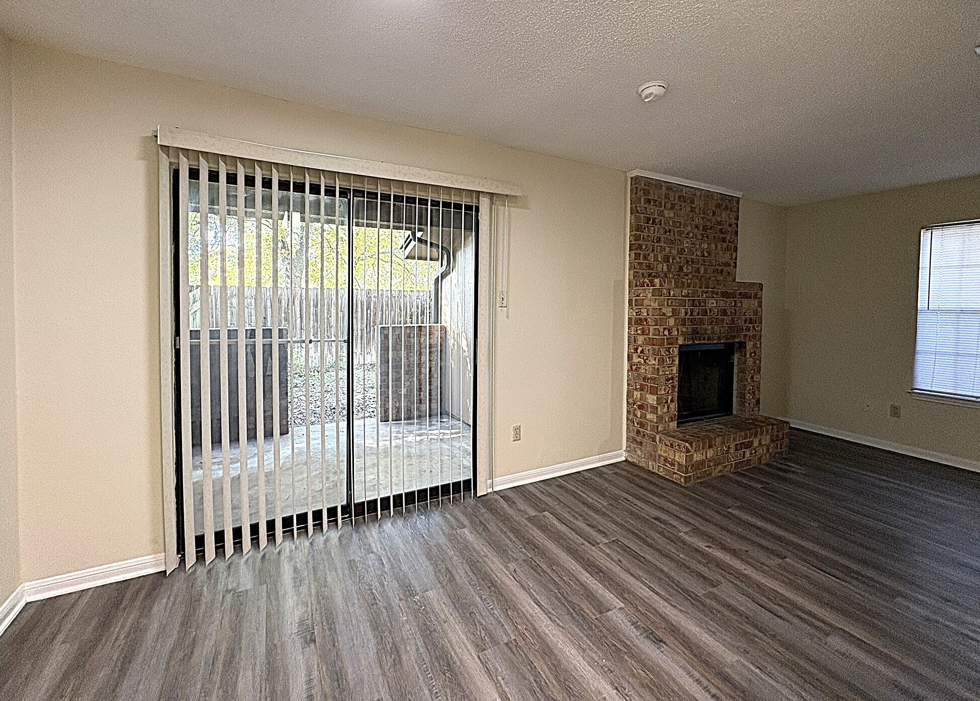 Building Photo - 3901 Hereford Ln