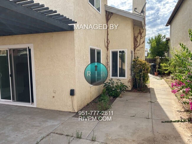 Building Photo - Stylish 3-Bedroom Home in Jurupa Valley, CA