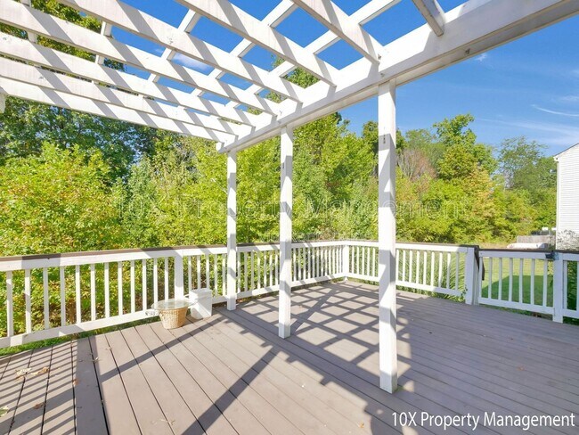 Building Photo - 49 Knights Bridge Dr W