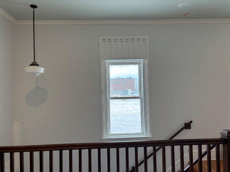 Building Photo - 202 3rd Ave