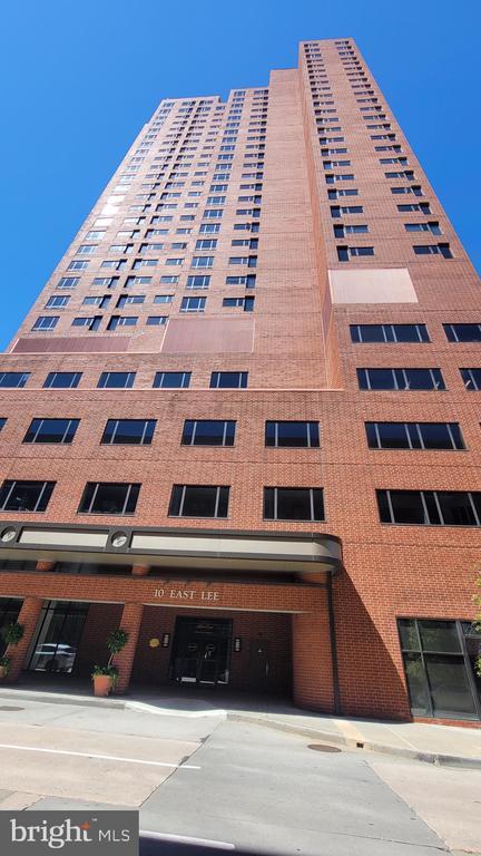 Building Photo - 10 E Lee St