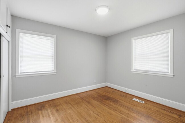 Building Photo - Move-in Ready 3 Bedroom Ranch Home in Eastway Park