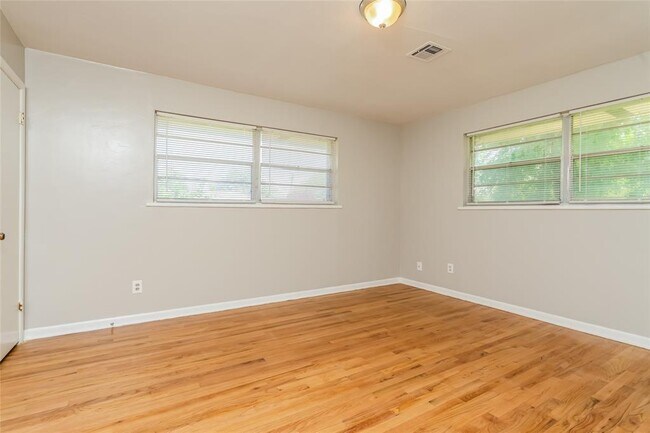 Building Photo - 9712 Mahler Pl