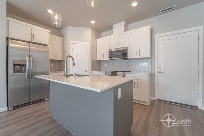 Building Photo - 16327 NE 21st St