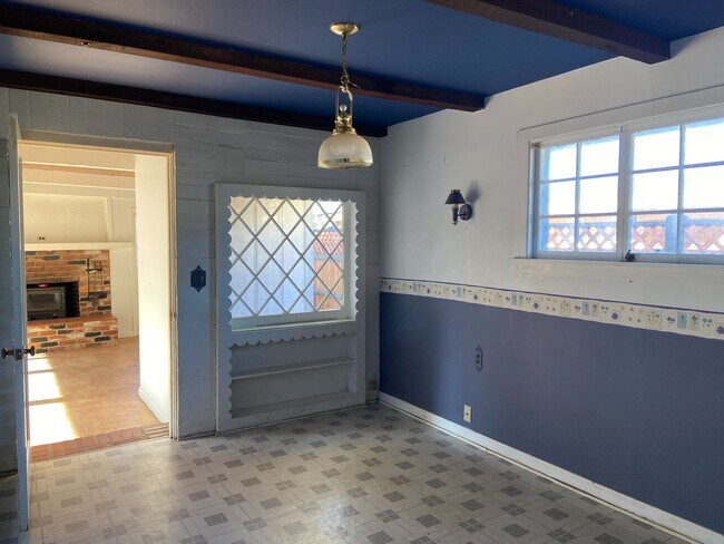 Building Photo - House with Charm, 2/1 with large garage and bonus room & bathroom