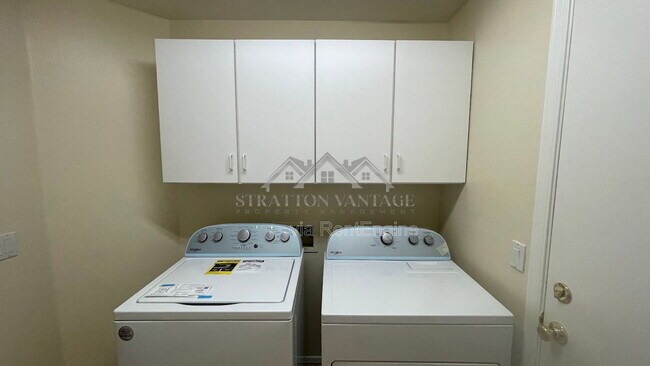 Building Photo - 6814 W Lariat Ln