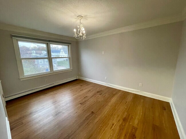 Building Photo - 115 Benson St