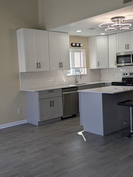 Building Photo - 3700 Golf Colony Ln