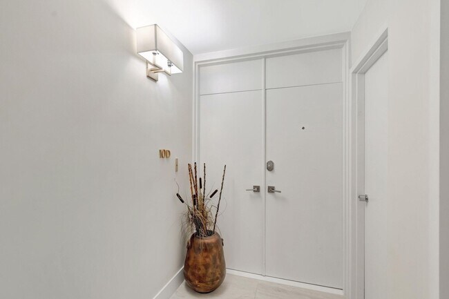 Building Photo - 5550 N Ocean Dr