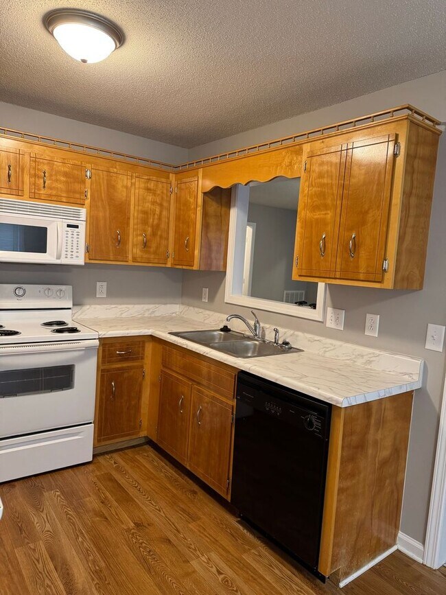 Building Photo - Sango! 3 Bed/2.5 Bath with unfinished basement! Great for Commuters to Nashville!