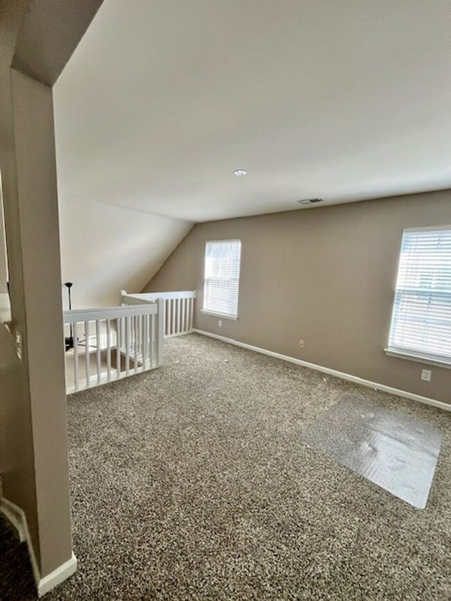 Building Photo - Spacious Move In Ready Townhome on Johns I...