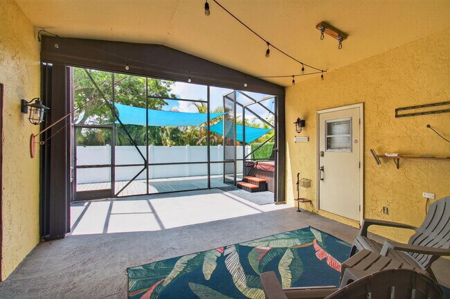 Building Photo - 10332 Islander Dr