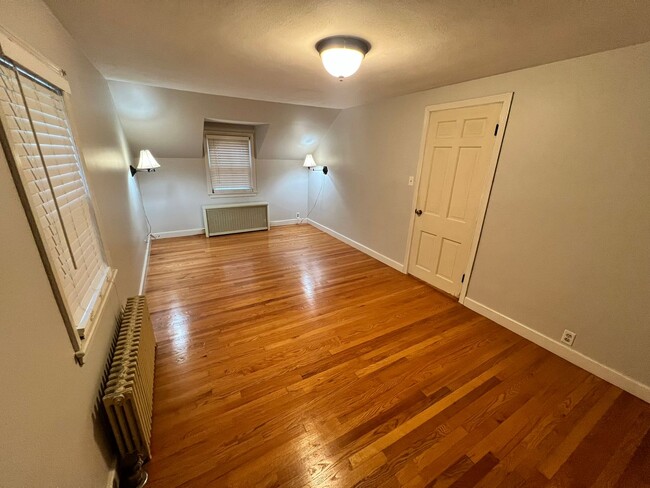 Building Photo - Beautiful, Single Family Colonial for Rent in Springfield!