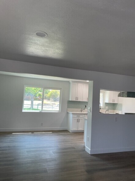 Building Photo - 2543 Yorkshire Way